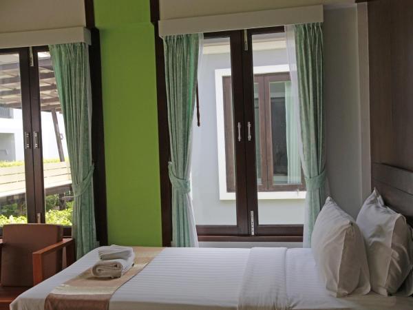 Phi Phi Andaman Beach Resort-SHA Plus : photo 8 de la chambre bungalow de luxe avec lits jumeaux