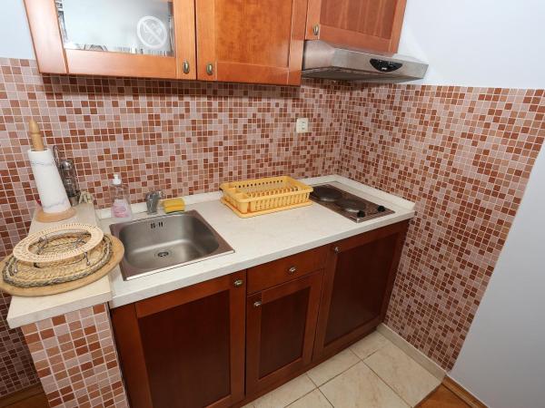 Villa Ivana B&B : photo 7 de la chambre appartement 1 chambre avec balcon et vue sur mer