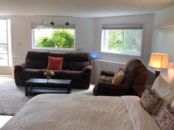 one bedroom suite near Hillside mall : photo 8 de la chambre suite familiale