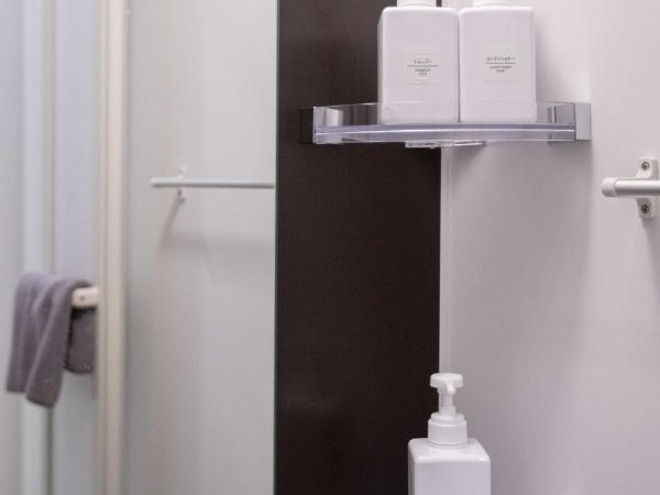 japan house sugamo : photo 6 de la chambre chambre double avec salle de bains privative