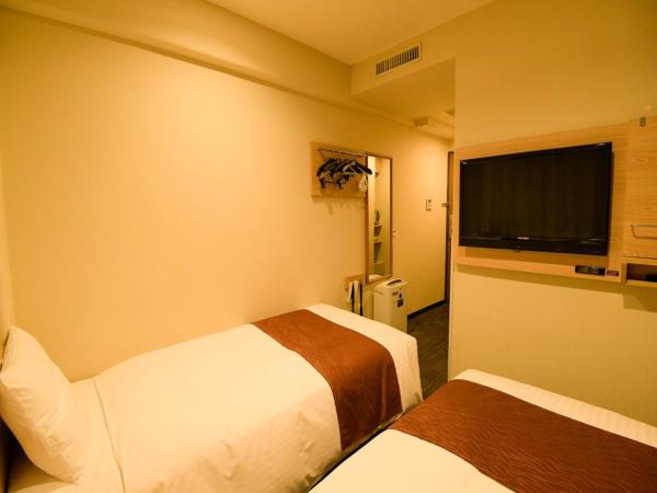 Via Inn Shin Osaka West : photo 2 de la chambre chambre lits jumeaux Économique - fumeurs