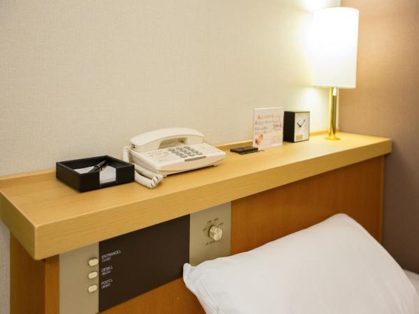 Via Inn Shin Osaka West : photo 3 de la chambre chambre simple - fumeurs