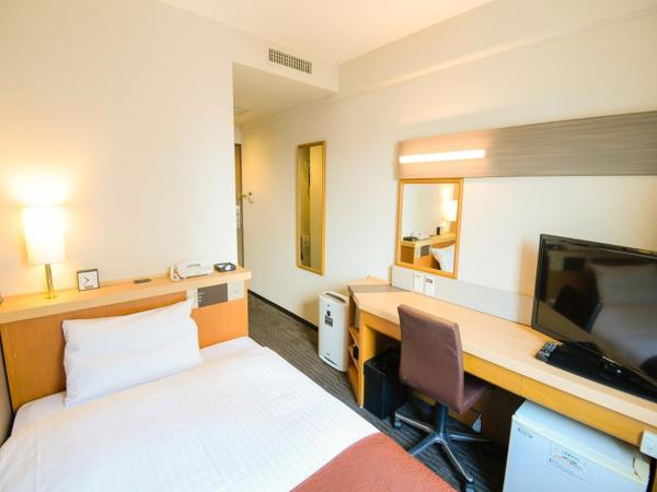 Via Inn Shin Osaka West : photo 1 de la chambre chambre simple - fumeurs