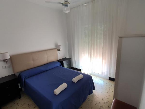 Hostal Cruz : photo 4 de la chambre chambre double - vue sur jardin