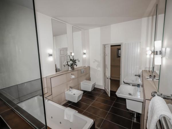 York Pavilion Hotel, Sure Hotel Collection by Best Western : photo 5 de la chambre suite lit queen-size