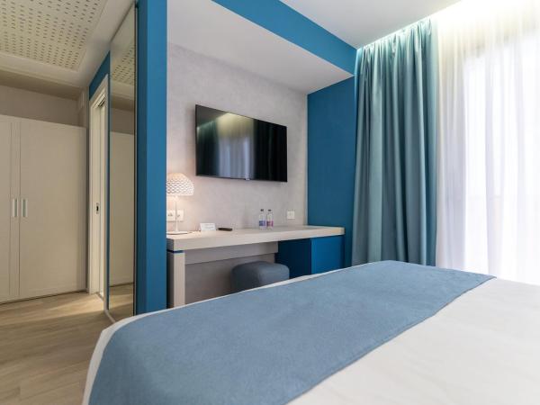 Hotel Orient & Pacific : photo 3 de la chambre chambre double confort avec vue partielle sur la mer