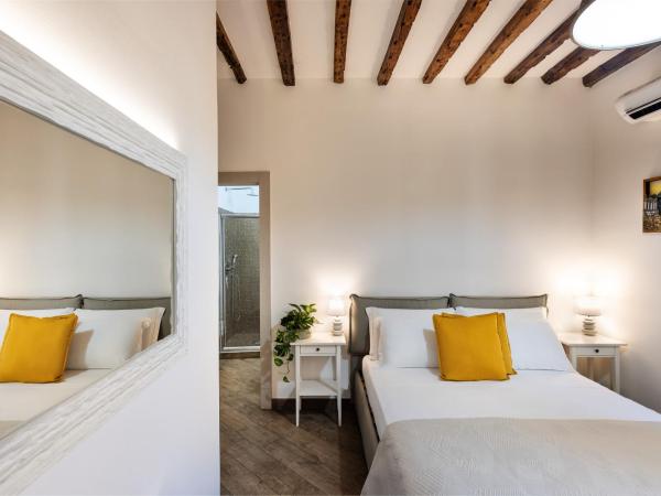 Rooms Old Port Genova : photo 2 de la chambre chambre deluxe (2 adultes + 1 enfant)