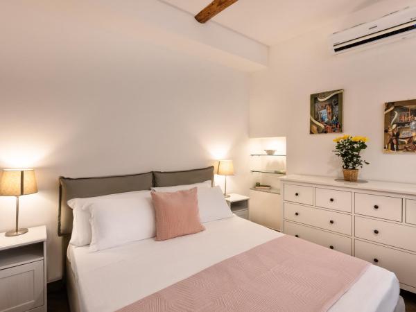 Rooms Old Port Genova : photo 3 de la chambre chambre quadruple avec salle de bains privative