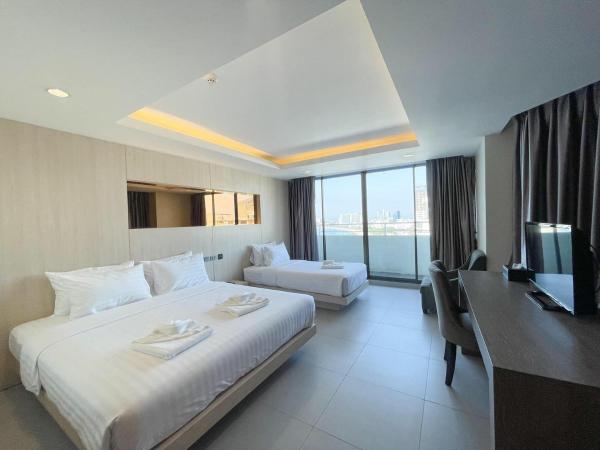 Hermann Hotel Pattaya - SHA Extra Plus : photo 1 de la chambre chambre triple - vue sur mer
