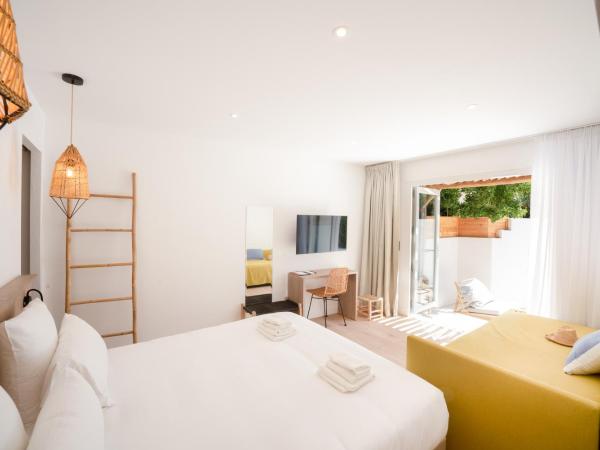 Hôtel Casa Marina : photo 2 de la chambre chambre familiale - vue sur jardin