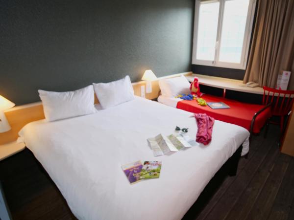 ibis Chartres Ouest Luce : photo 1 de la chambre chambre double avec lit d'appoint