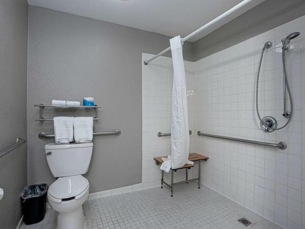 Motel 6-San Diego, CA - Downtown : photo 4 de la chambre chambre lit queen-size - accessible aux personnes à mobilité réduite