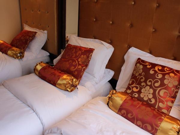 Hôtel des Buttes Chaumont : photo 3 de la chambre chambre triple