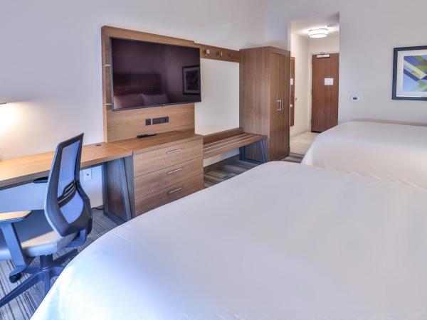 Holiday Inn Express & Suites - Nashville MetroCenter Downtown, an IHG Hotel : photo 10 de la chambre standard queen room with two queen beds - extra floor space