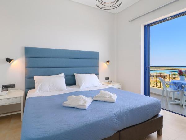 Alexis Hotel : photo 7 de la chambre chambre double ou lits jumeaux - vue latérale sur mer