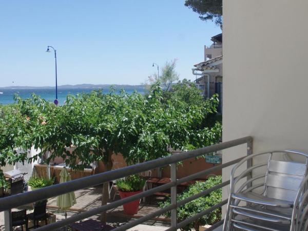 Les Stoechades : photo 5 de la chambre studio avec vue sur jardin