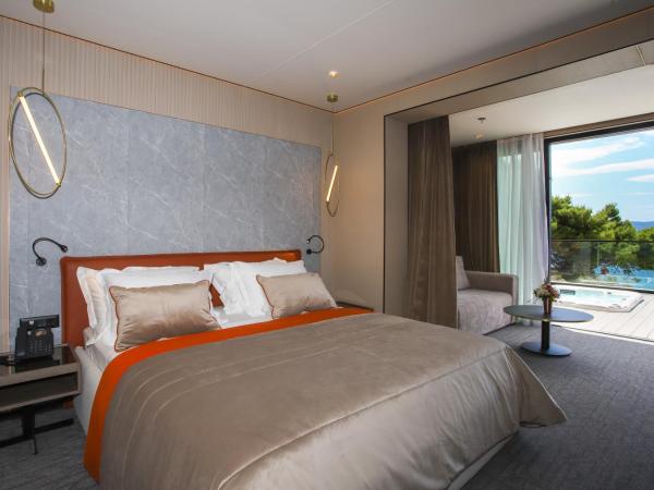 Hotel Medistone : photo 4 de la chambre studio avec baignoire spa