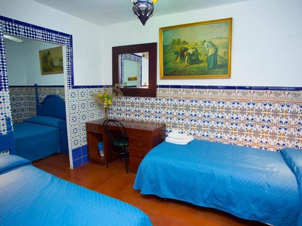 Pensión Santa María la Blanca : photo 1 de la chambre chambre lits jumeaux avec salle de bains privative