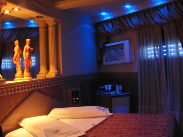 Dallas Hotel -Motel- : photo 6 de la chambre chambre lit queen-size