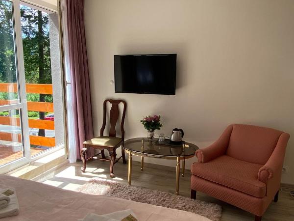 Villa K2 : photo 3 de la chambre chambre lit queen-size avec balcon