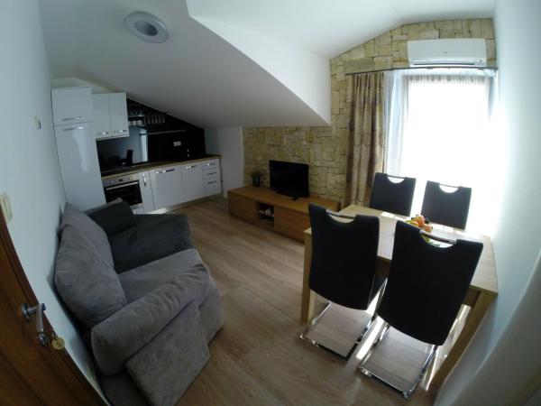 Villa Lučica Trogir : photo 8 de la chambre appartement 1 chambre avec balcon