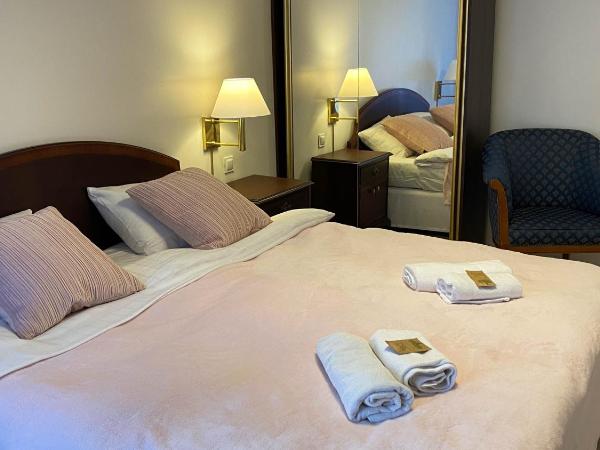 Villa K2 : photo 3 de la chambre chambre double avec salle de bains privative