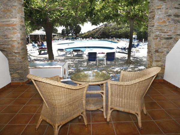 Hotel Calina : photo 2 de la chambre chambre double - vue partielle sur mer.