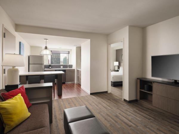 Hyatt House Denver/Downtown : photo 1 de la chambre suite 1 chambre lit king-size avec canapé-lit