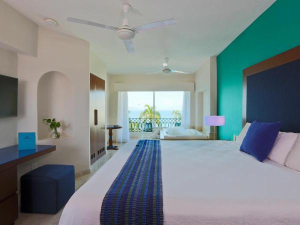 Crown Paradise Golden All Inclusive Resort - Adults Only : photo 2 de la chambre suite avec jacuzzi