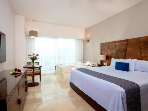 Crown Paradise Golden All Inclusive Resort - Adults Only : photo 3 de la chambre suite lit king-size