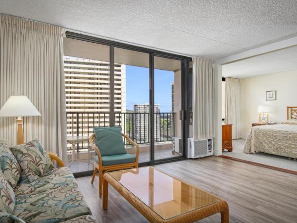 Aston at the Waikiki Banyan : photo 1 de la chambre suite 1 chambre - vue sur ville