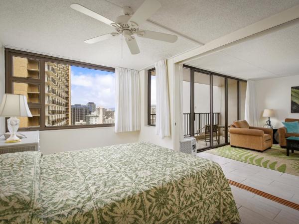 Aston at the Waikiki Banyan : photo 2 de la chambre suite 1 chambre avec vue partielle sur l'océan