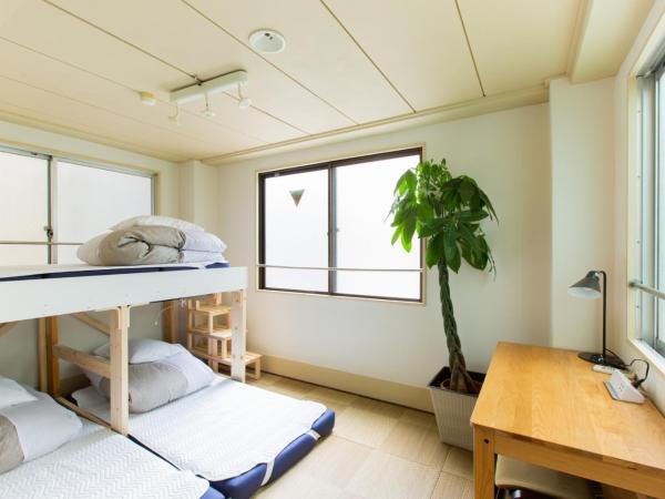 Guest House Shinagawa-shuku : photo 4 de la chambre chambre triple Économique avec salle de bains commune