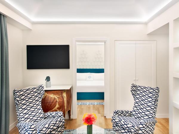 Pazziella Garden & Suites : photo 4 de la chambre suite avec terrasse et vue sur jardin