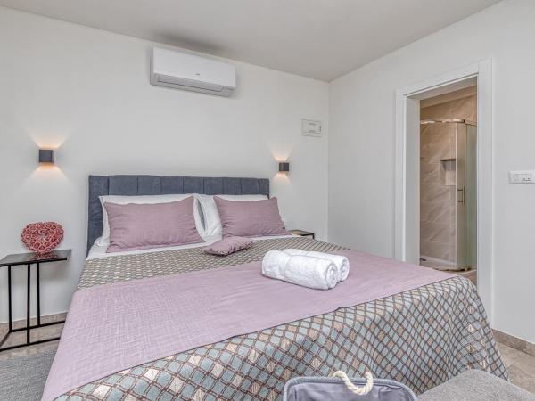 Rooms Nilda : photo 6 de la chambre chambre double avec salle de bains privative