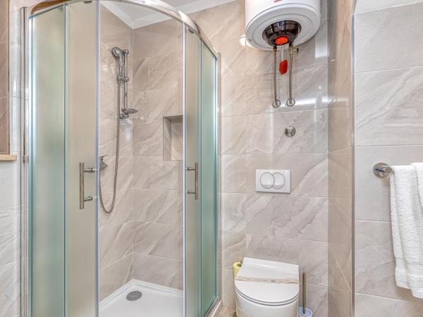 Rooms Nilda : photo 9 de la chambre chambre double avec salle de bains privative