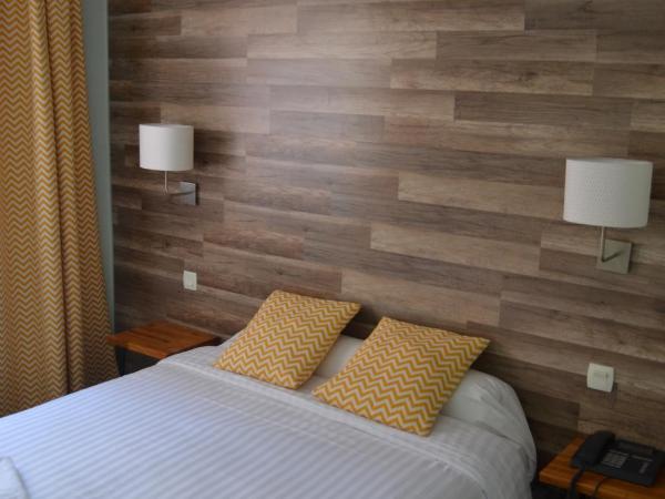 Au Bec Fin Hôtel : photo 4 de la chambre chambre double avec salle de bains privative