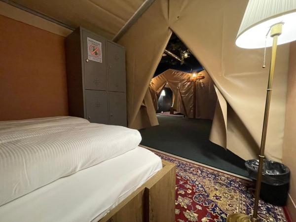 Urban Camper Hostel & Bar : photo 3 de la chambre tente double privative