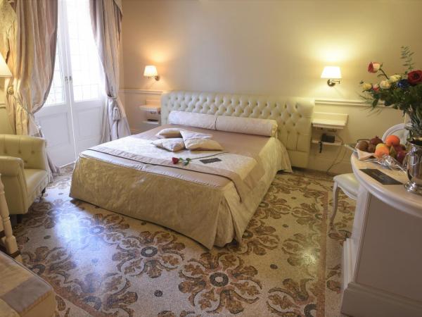 Suite Hotel Santa Chiara : photo 2 de la chambre chambre quadruple en duplex