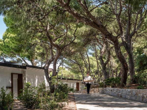 Four Seasons Astir Palace Hotel Athens : photo 3 de la chambre bungalow avec lit king-size - vue sur jardin 