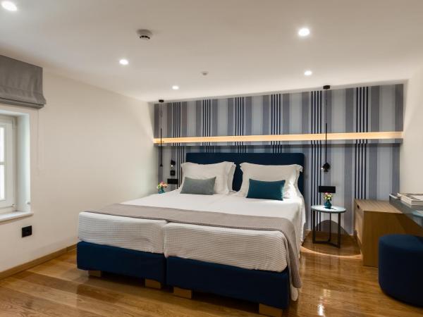 New York Luxury Suites : photo 4 de la chambre suite lit king-size avec balcon