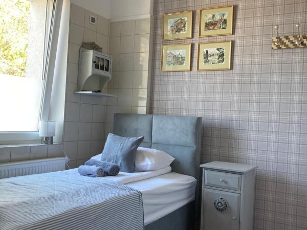 Villa Italiana pokoje z prywatnymi łazienkami & Odnowa Biologiczna : photo 2 de la chambre chambre simple avec salle de bains privative