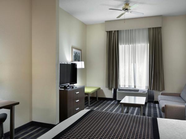 Sky Point Hotel & Suites - Atlanta Airport : photo 5 de la chambre suite lit king-size
