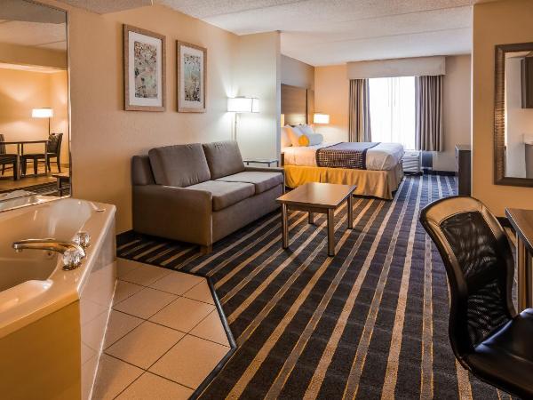 Sky Point Hotel & Suites - Atlanta Airport : photo 3 de la chambre chambre lit king-size exécutive avec baignoire spa