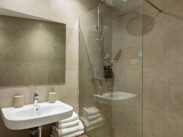 Ronda9 central suites : photo 1 de la chambre chambre deluxe avec 2 lits queen-size