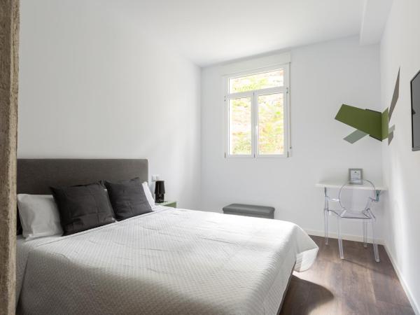 Ronda9 central suites : photo 6 de la chambre chambre double - vue sur jardin