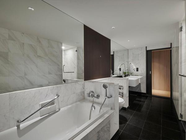 PARKROYAL COLLECTION Kuala Lumpur : photo 5 de la chambre suite lifestyle lit king-size