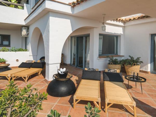 B&B Muse Marbella : photo 10 de la chambre chambre quadruple - vue sur mer