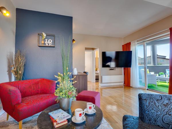 Hotel Sky : photo 1 de la chambre suite familiale avec balcon