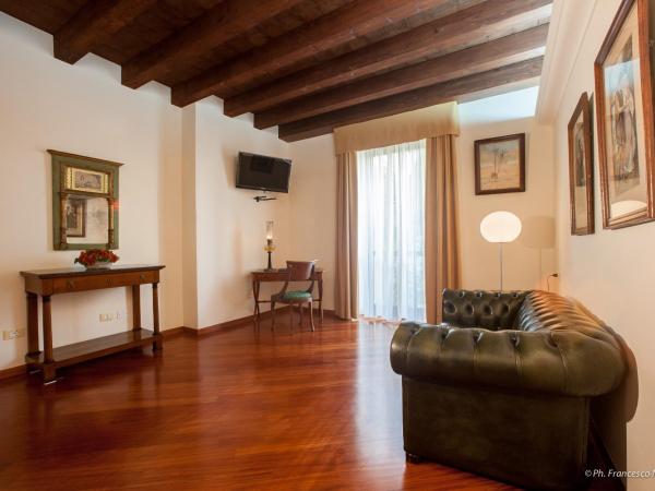 Hotel Flora : photo 6 de la chambre suite